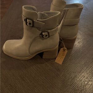 Stylish Women's Ankle Boots - Gray